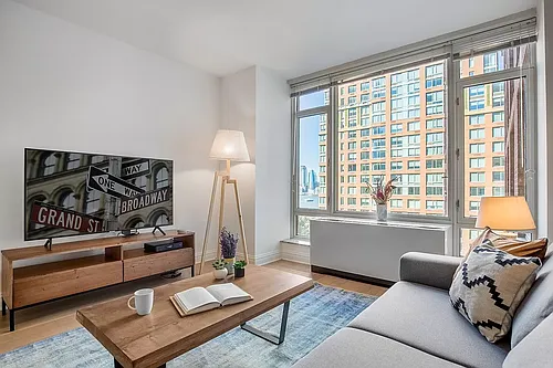 21 Warren St #5L Photo 1