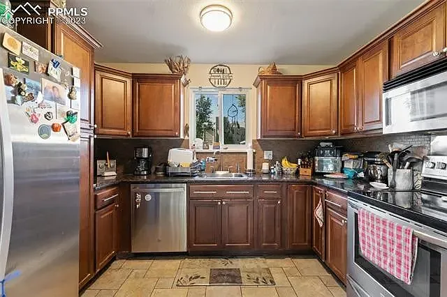 3905 Red Cedar Dr — Photo 9