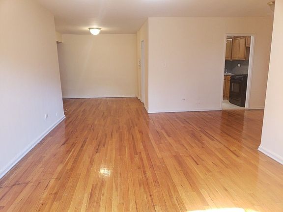4th image of 540 Ocean Pkwy #3
