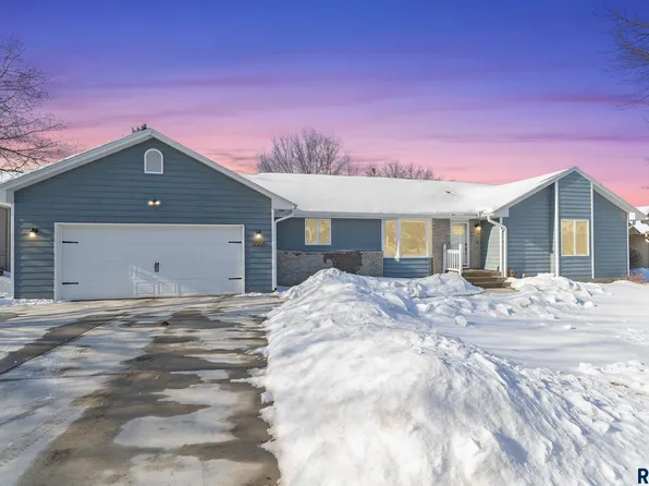 1901 S Oxford Ave, Sioux Falls, SD 57106