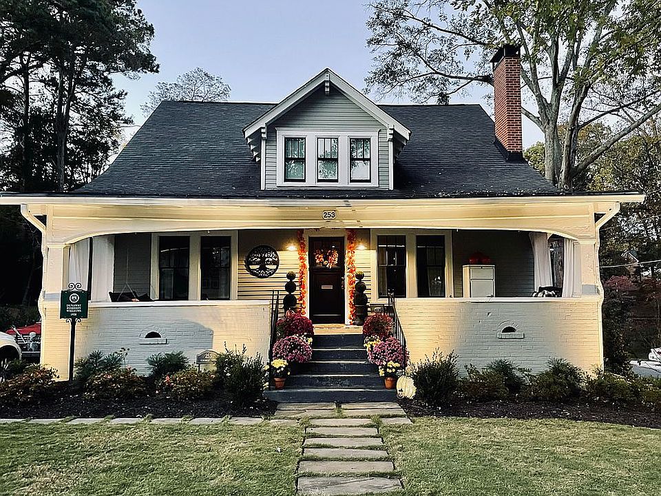 1st image of 253 Seminole Dr NE