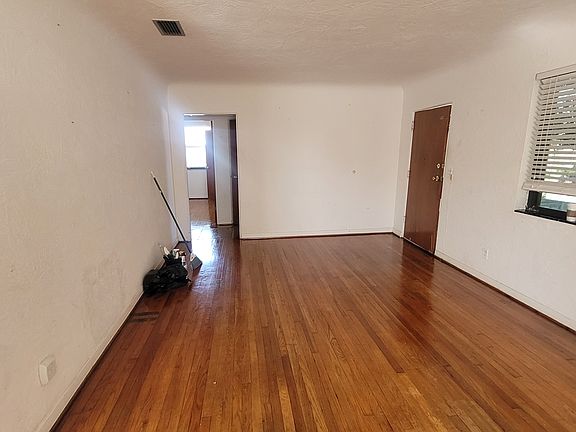 2nd image of 202 Bonner Ave
