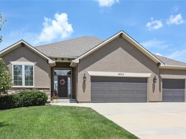 19314 W 200th Ter, Spring Hill, KS 66083