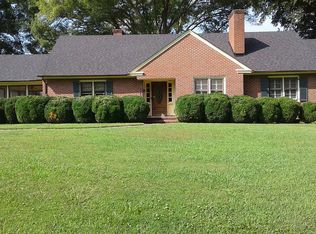 912 Long Dr, Winston Salem, NC 27106