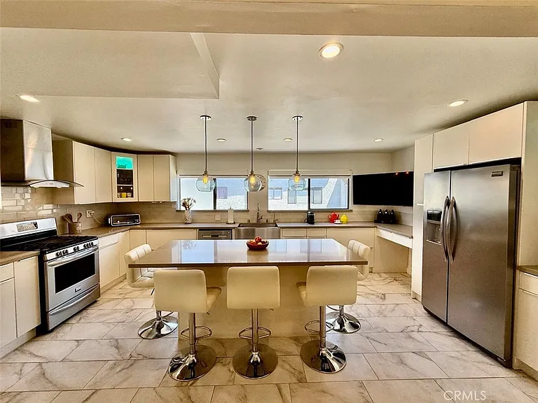 21545 Erwin St #105 — Photo 9