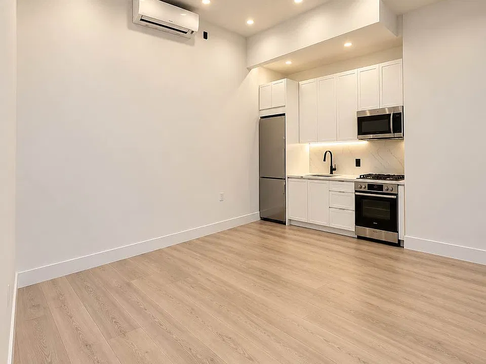 24 Saint Marks Pl #GB