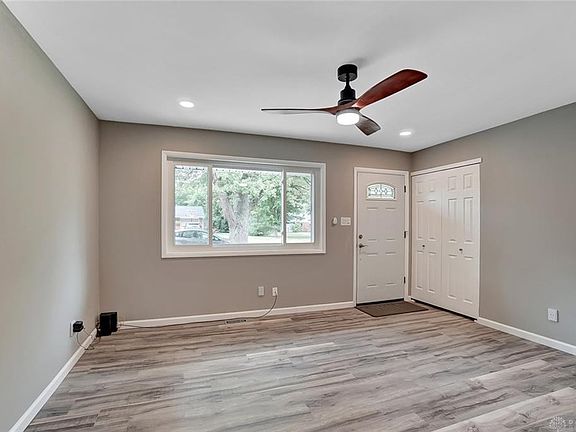 3rd image of 413 San Bernardino Trl