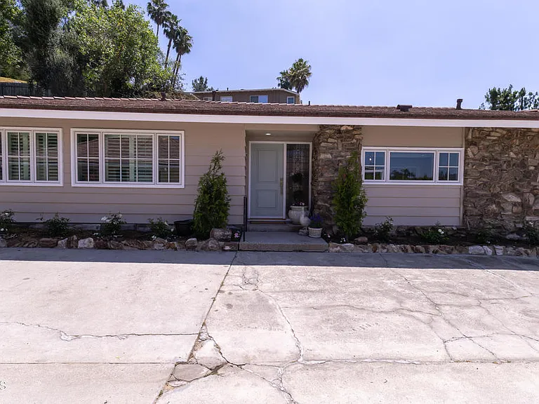 555 Paulette Pl — Photo 34