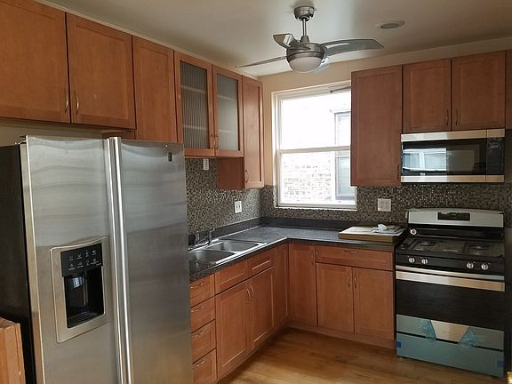 4th image of 6046 N Albany Ave Unit 2