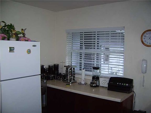 5th image of 305 Eunice Ave