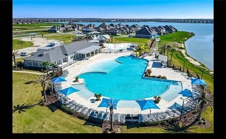 408 Lakeshore Vlg E — Photo 29