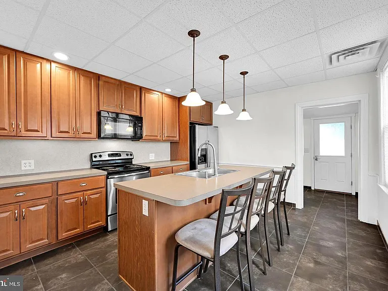 129 N Railroad St — Photo 1