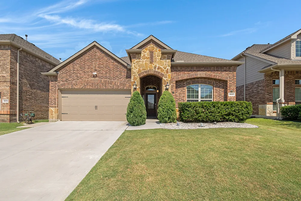 3 bed, 2033 sqft, $2,700 — Photo 1