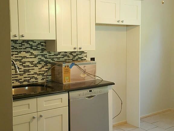 4th image of 308 Delaware Ave #2