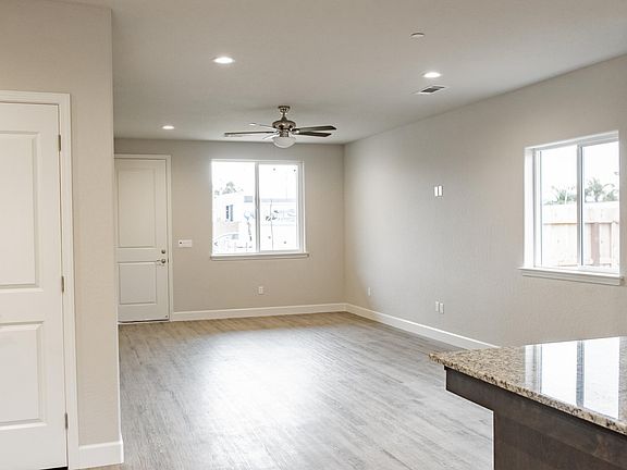 2nd image of 914 N Acacia Street