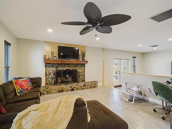 4th image of 4073 47th St