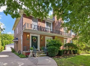 716 Trombley Rd, Grosse Pointe Park, MI 48230