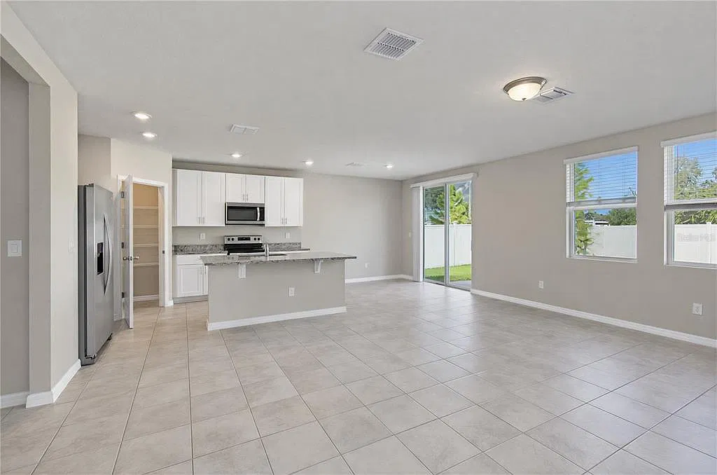 3 bed, 2.0 bath, 1506 sqft, $2,300 — Photo 4