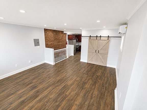 2nd image of 1915 Albany Ave Floor 1