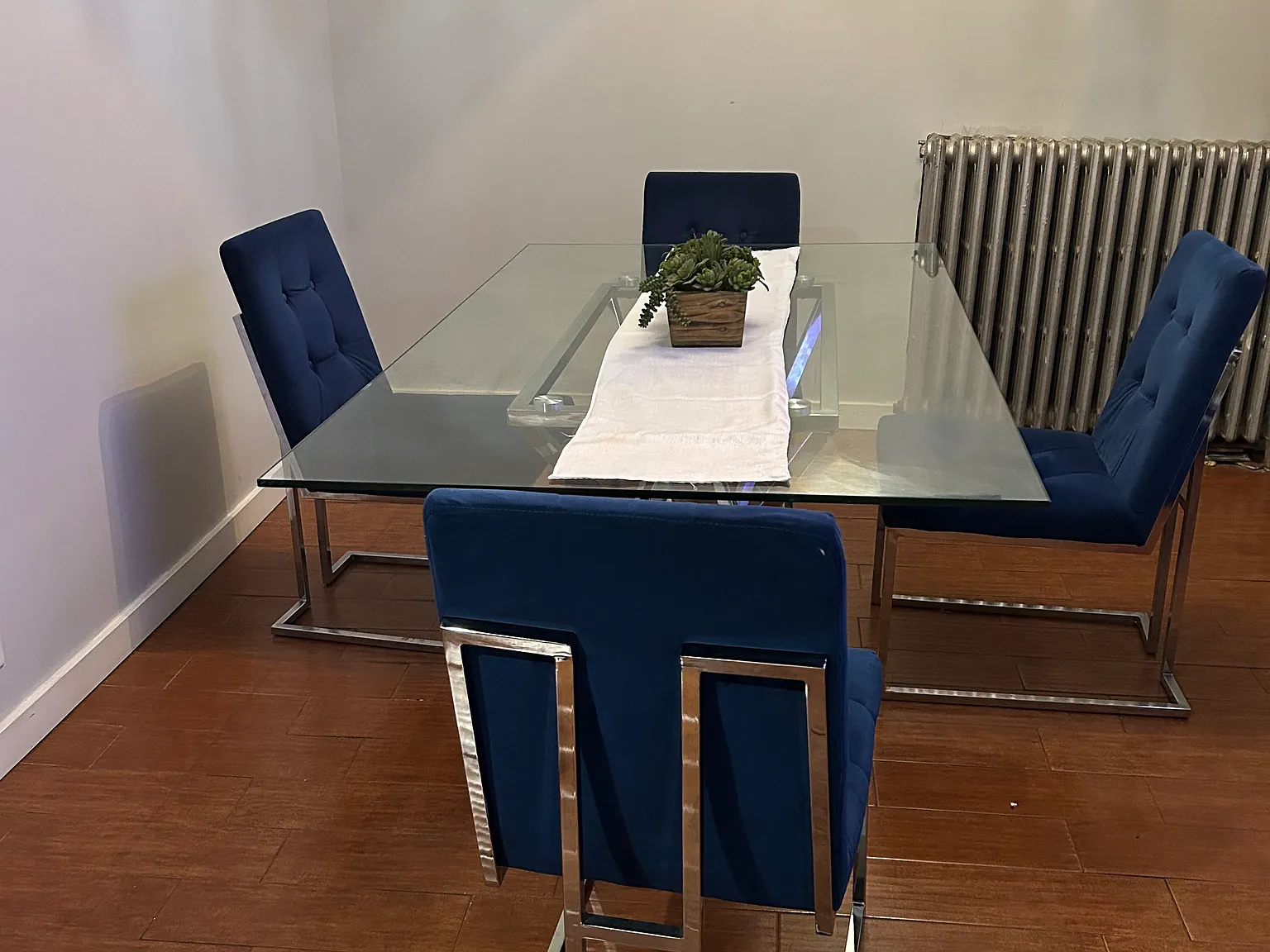3 bed, 1200 sqft, $2,500 — Photo 3