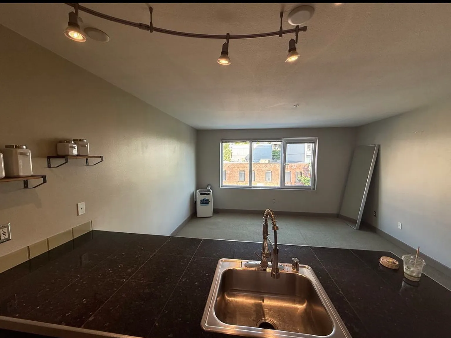 1 bed, 612 sqft, $1,850 — Photo 2