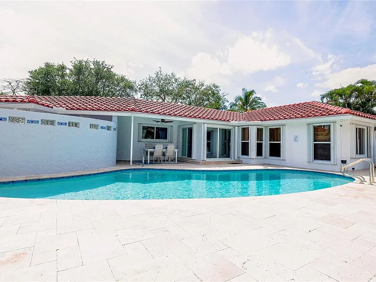 1240 SW 13th Cir — Photo 38
