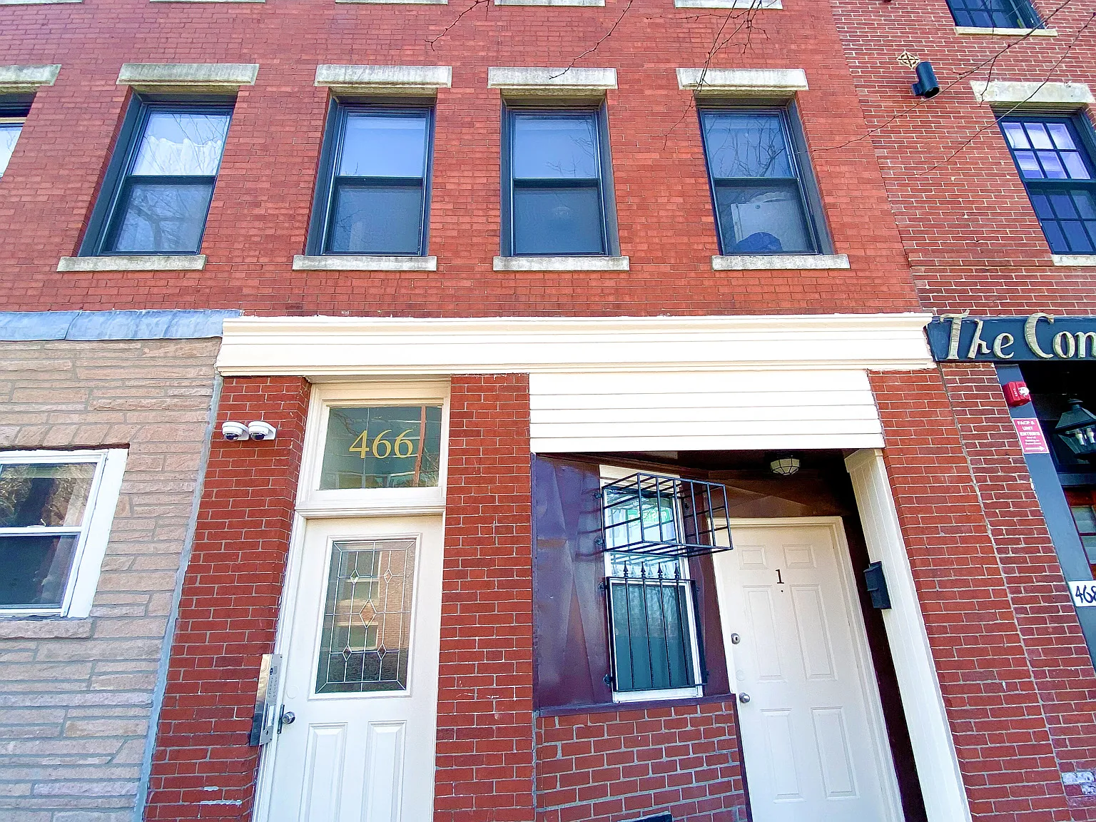 466 Commercial St — Photo 2