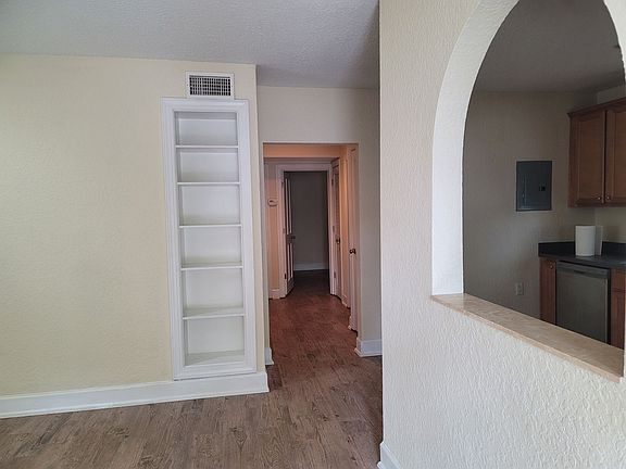 3rd image of 209 S New Jersey Ave APT 1