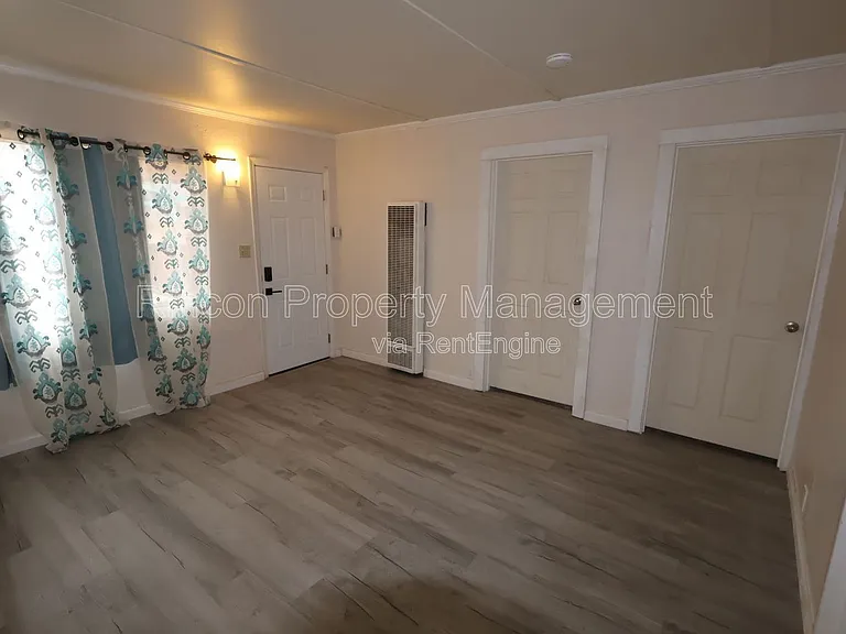 329 E Scott St — Photo 5