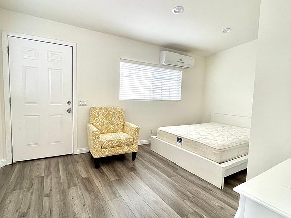 5th image of 933 Radway Ave
