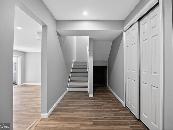 5th image of 9 E Ridge Mews