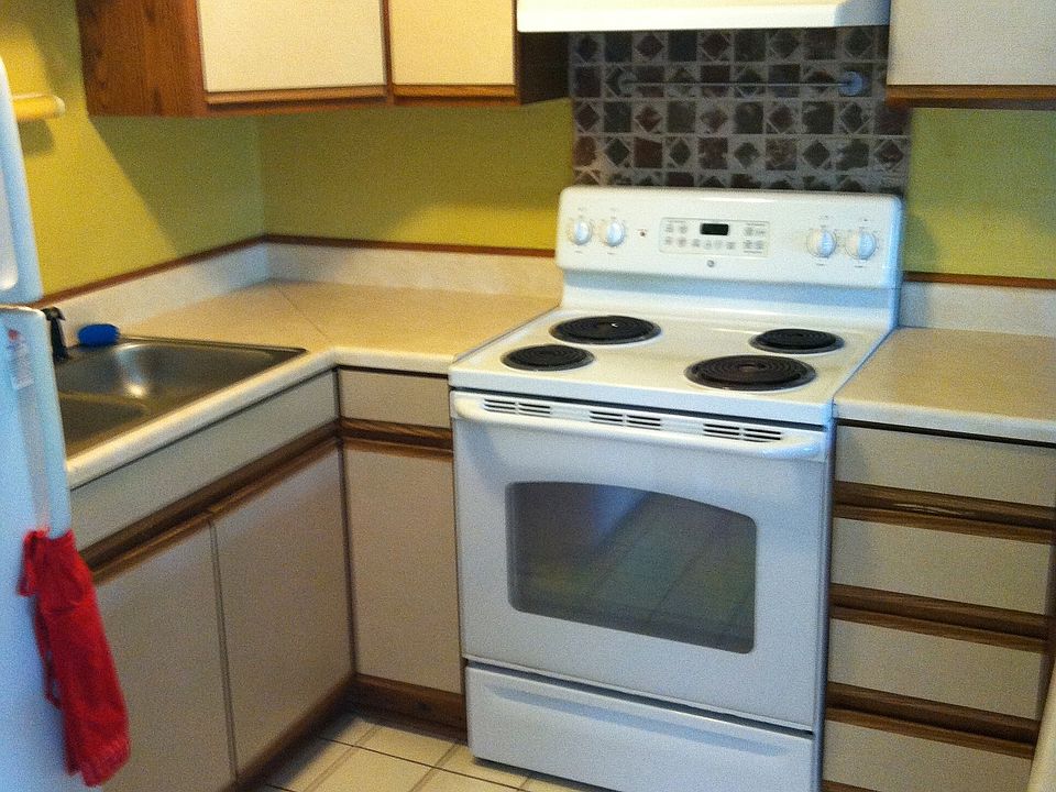 Kitch Equipped With Electric Range