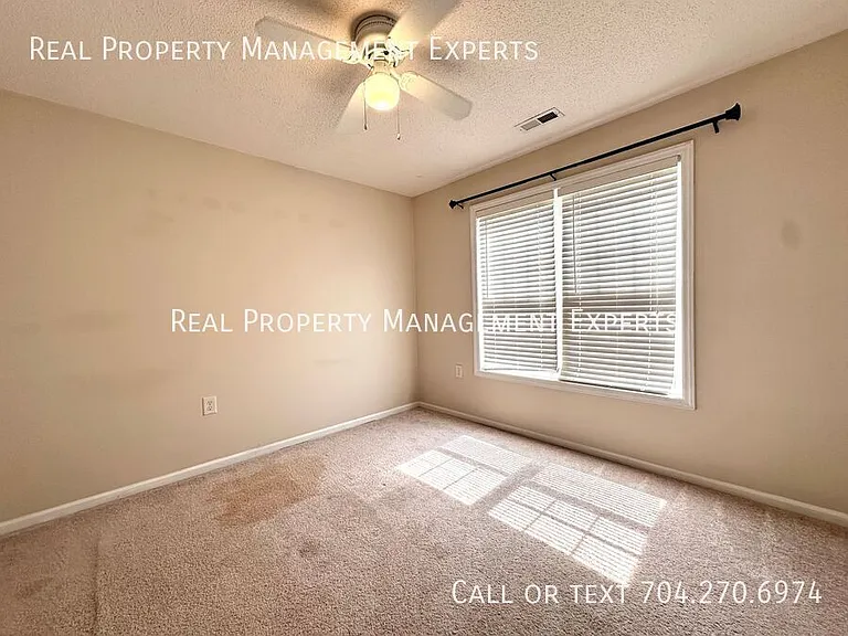 7603 Rolling Meadows Ln — Photo 17