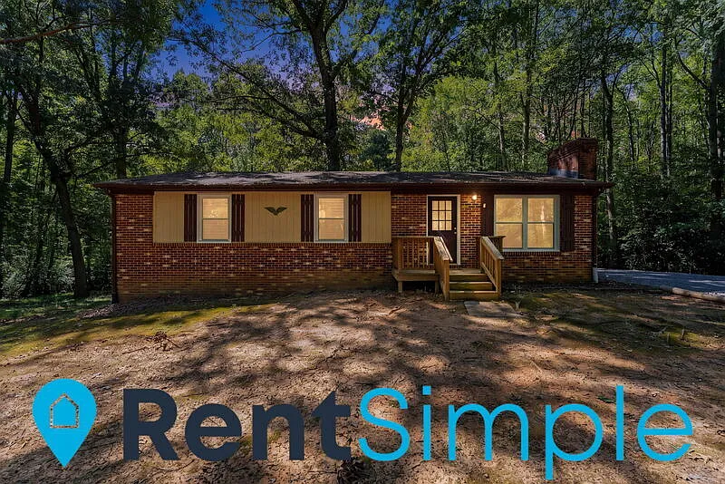 3 bed, 2.5 bath, 1128 sqft, $2,095 — Photo 2