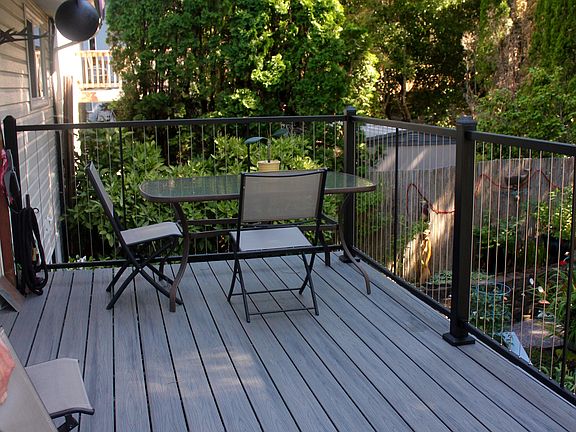 Upstairs Deck (off of LR)