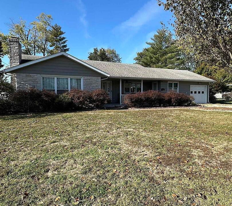 1st image of 939 S Lake Dr