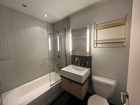 4th image of 120 Greenwich St APT 4H