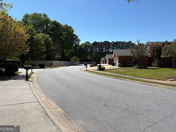 5th image of 300 Wilbanks Dr