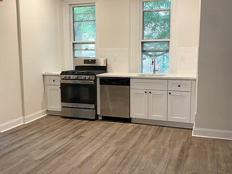 908 S 47th St #2R — Photo 5