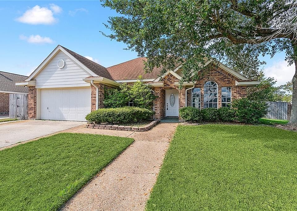 1st image of 17 Pampas Dr