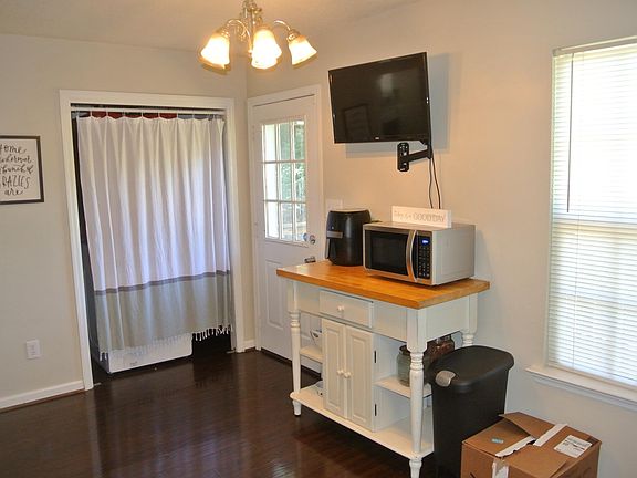 3rd image of 5390 Balboa Ave