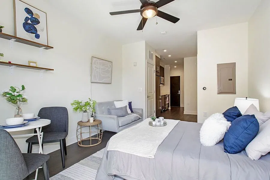 Stunning Studio in Adams Morgan w/ Private Storage Area! — Photo 3