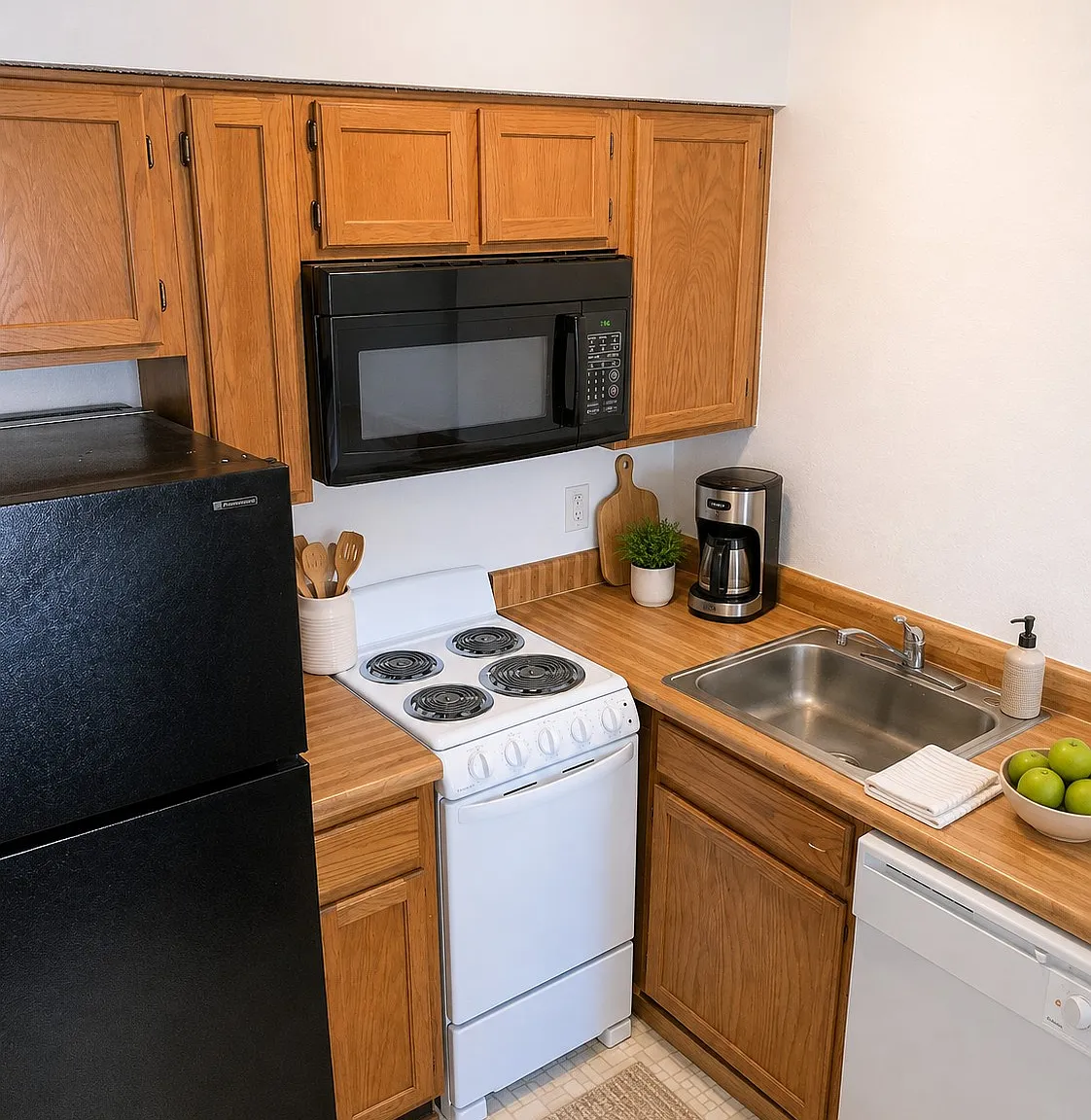 Studio, 423 sqft, $915 — Photo 3