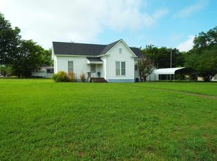 600 W College Ave, Clarksville, TX 75426