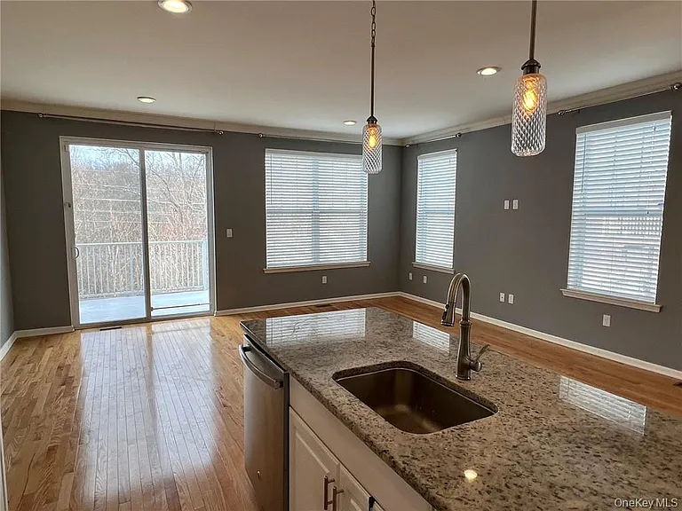 95 Meadow View Dr — Photo 10