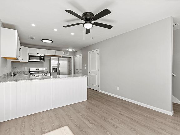 5th image of 716 Floral St #101 & 102