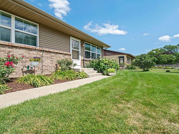 2nd image of 1004 Colonial Dr