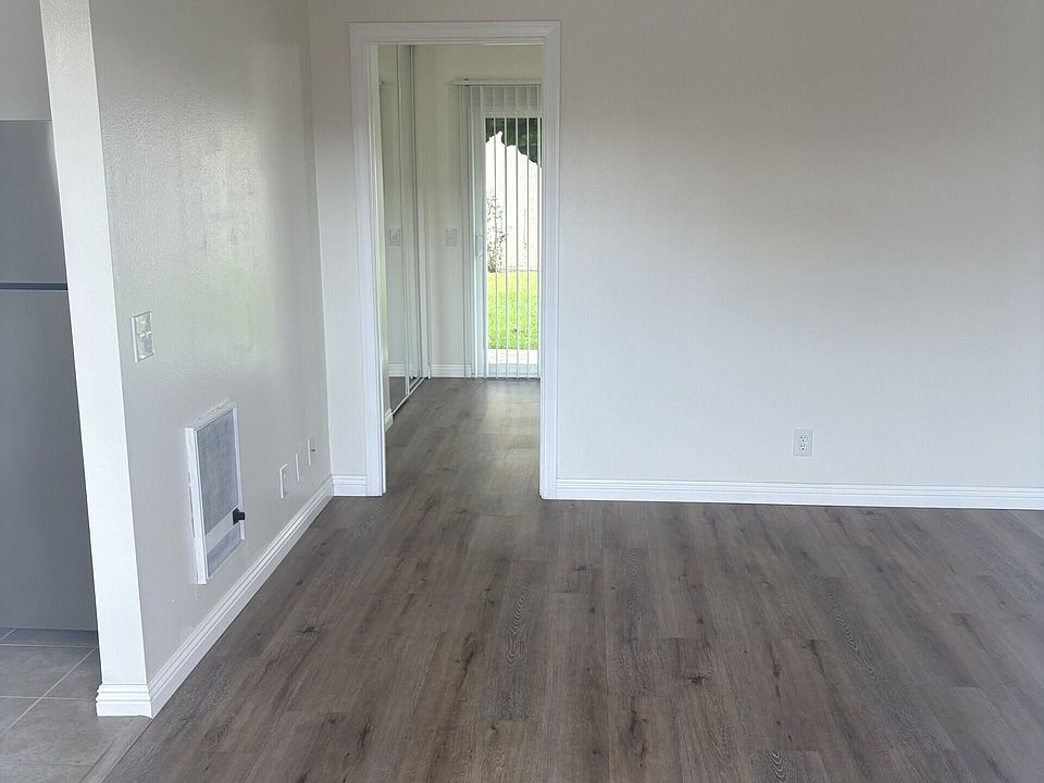 1st image of 211O Newport Blvd #I15