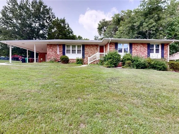 3908 Beverly Hills Dr, High Point, NC 27265