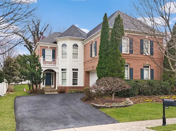 10089 McCarty Crest Ct, Fairfax, VA 22030